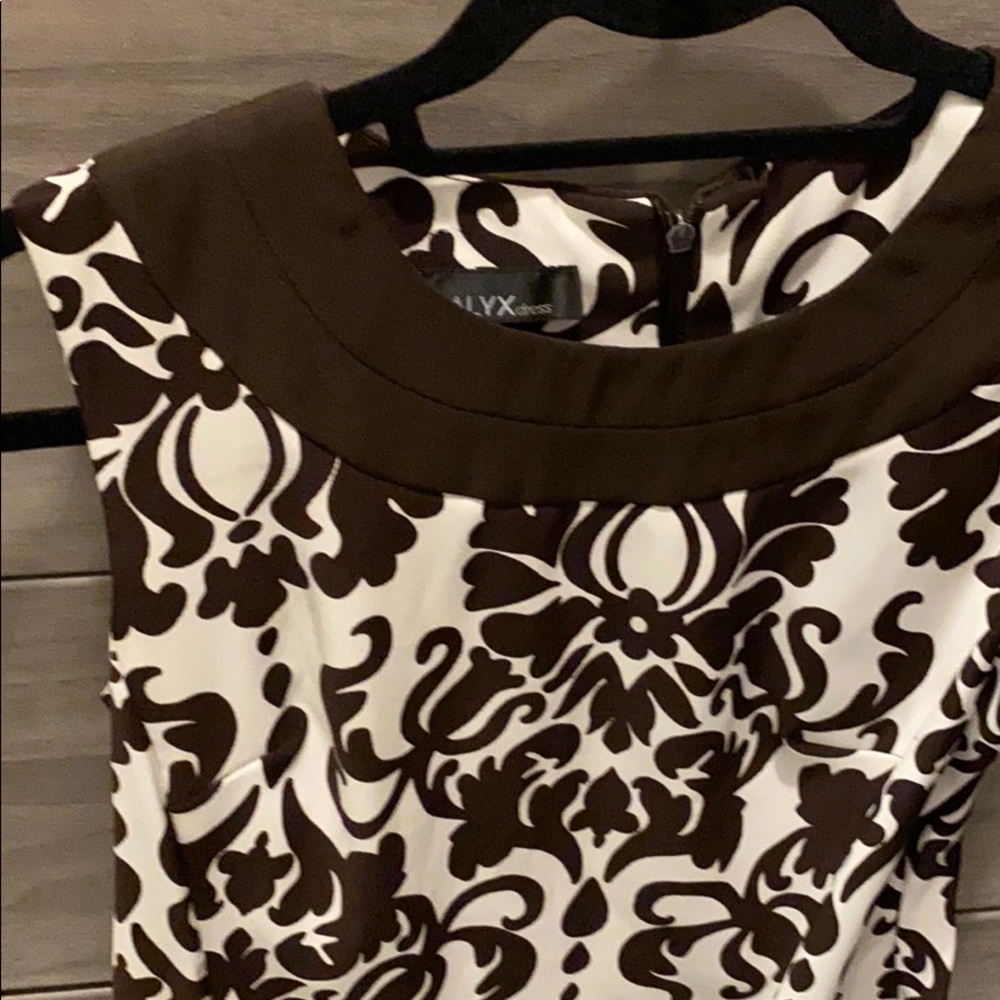 Damask sheath in brown and ivory, size 4